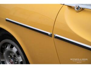 Image 12/50 of Volvo 1800 ES (1972)