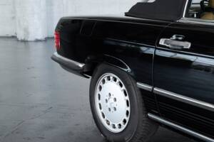 Image 25/50 de Mercedes-Benz 560 SL (1989)