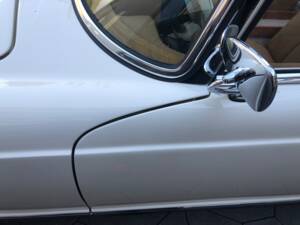 Image 28/43 of Mercedes-Benz 230 SL (1967)