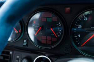 Afbeelding 35/61 van Porsche 911 Carrera 4 (1990)