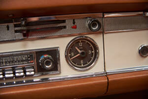 Image 36/55 of Mercedes-Benz 230 SL (1965)