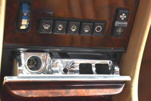 Image 39/94 of Mercedes-Benz 560 SL (1988)