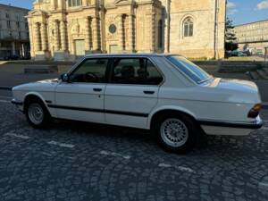 Bild 8/8 von BMW 518i (1987)