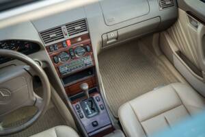 Bild 37/74 von Mercedes-Benz C 280 (1993)