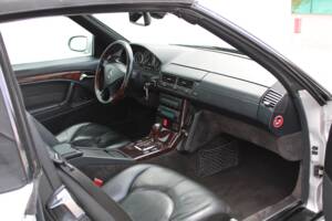 Image 44/50 of Mercedes-Benz SL 320 (2001)