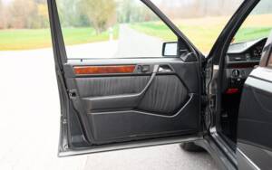 Bild 22/61 von Mercedes-Benz 500 E (1992)