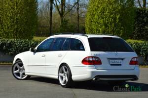Image 3/50 of Mercedes-Benz E 500 T (2004)