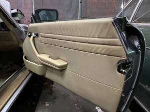 Image 15/25 of Mercedes-Benz 500 SL (1984)
