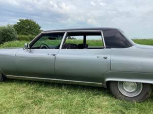 Image 6/8 of Cadillac Fleetwood 60 Special Brougham (1969)