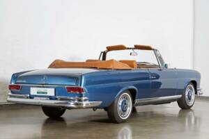 Image 3/20 de Mercedes-Benz 220 SE b (1965)