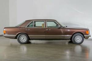 Image 6/20 of Mercedes-Benz 500 SEL (1982)