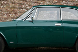 Image 36/50 of Alfa Romeo 2000 GTV (1973)