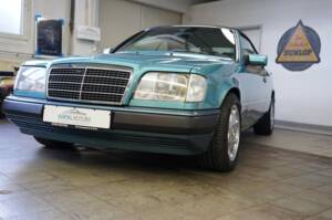 Afbeelding 8/50 van Mercedes-Benz 300 CE-24 (1993)