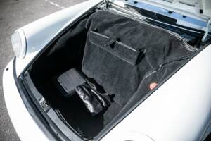 Image 27/38 of Porsche 911 Carrera 4 (1990)