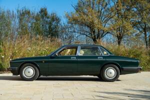 Image 9/50 de Daimler XJ 6 4.0 (1991)