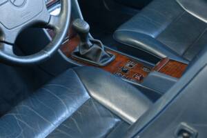 Bild 46/50 von Mercedes-Benz E 200 (1996)