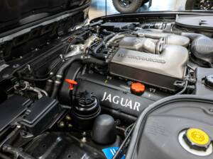 Bild 27/34 von Jaguar XJR 4.0 (2001)