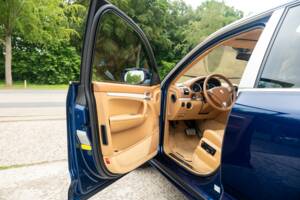 Image 16/25 of Porsche Cayenne Turbo (2008)