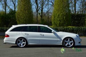 Image 6/50 of Mercedes-Benz E 500 T (2004)