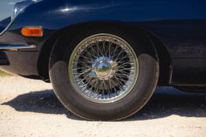 Image 13/50 de Jaguar E-Type (1969)