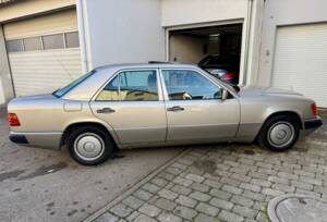 Afbeelding 5/14 van Mercedes-Benz 200 E (1989)