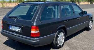 Bild 5/41 von Mercedes-Benz E 220 T (1995)