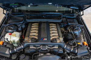Image 21/46 of BMW 850CSi (1993)