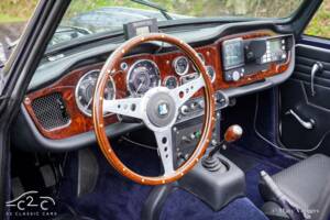 Image 8/45 of Triumph TR 4A (1966)