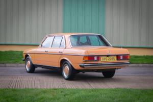 Image 5/32 of Mercedes-Benz 250 (1978)