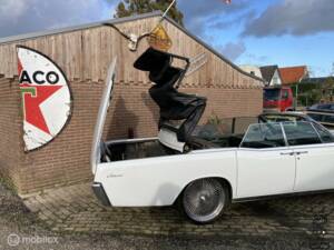 Bild 5/50 von Lincoln Continental Convertible (1966)