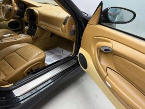 Bild 14/35 von Porsche 911 Carrera 4S (2003)