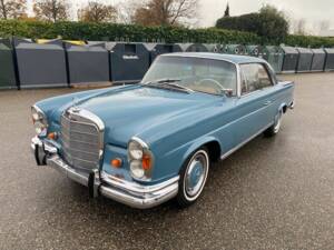 Image 7/8 of Mercedes-Benz 220 SE b (1962)