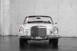 Image 14/50 of Mercedes-Benz 280 SE 3,5 (1969)