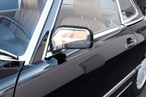 Image 18/23 of Mercedes-Benz 560 SL (1989)