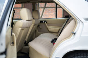 Imagen 40/42 de Mercedes-Benz 190 E (1984)