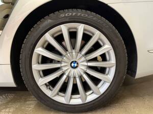 Bild 18/23 von BMW 730d (2016)