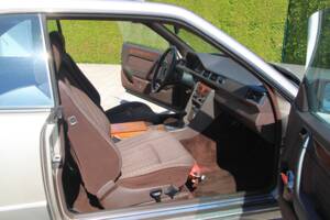 Bild 6/16 von Mercedes-Benz 230 CE (1990)