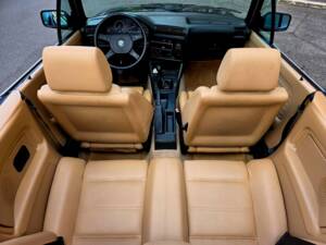 Bild 18/31 von BMW 320i (1988)