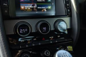 Image 24/45 of Jaguar F-Type (2016)
