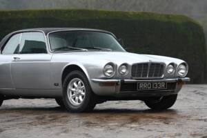 Image 12/26 of Jaguar XJ 6 C 4.2 (1976)