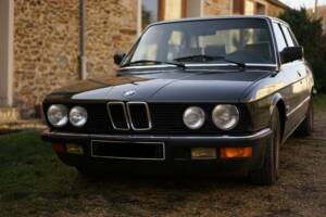 Image 3/7 de BMW 525e (1987)