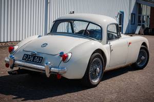 Image 5/46 of MG MGA 1500 (1959)
