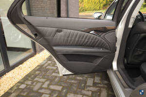 Image 20/84 of Mercedes-Benz E 55 AMG (2002)