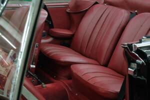 Image 33/50 of Mercedes-Benz 220 SE b (1963)