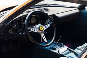 Image 36/74 of Ferrari 365 GTB/4 Daytona (1971)