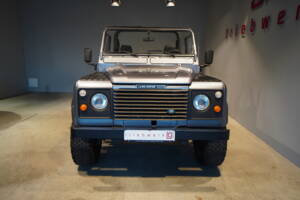 Bild 21/29 von Land Rover 90 (1988)