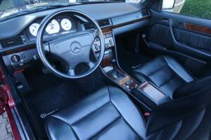 Bild 3/50 von Mercedes-Benz 300 CE-24 3.4 AMG (1993)