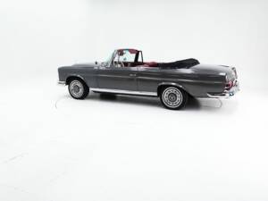 Image 4/15 of Mercedes-Benz 220 SE b (1963)