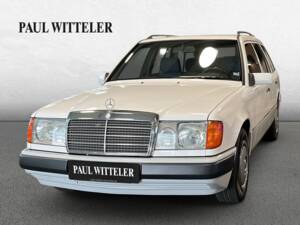 Image 1/22 of Mercedes-Benz 220 TE (1993)