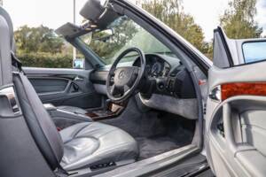 Image 22/43 of Mercedes-Benz SL 500 (1996)